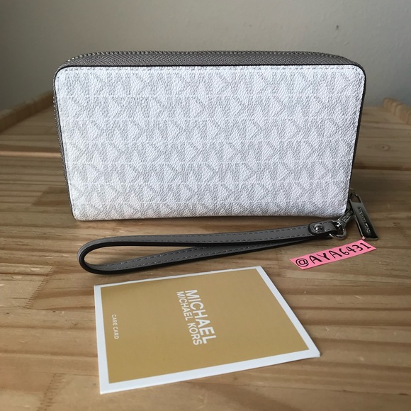 Michael Kors wallet🎈🎈 - Picture 2 of 7